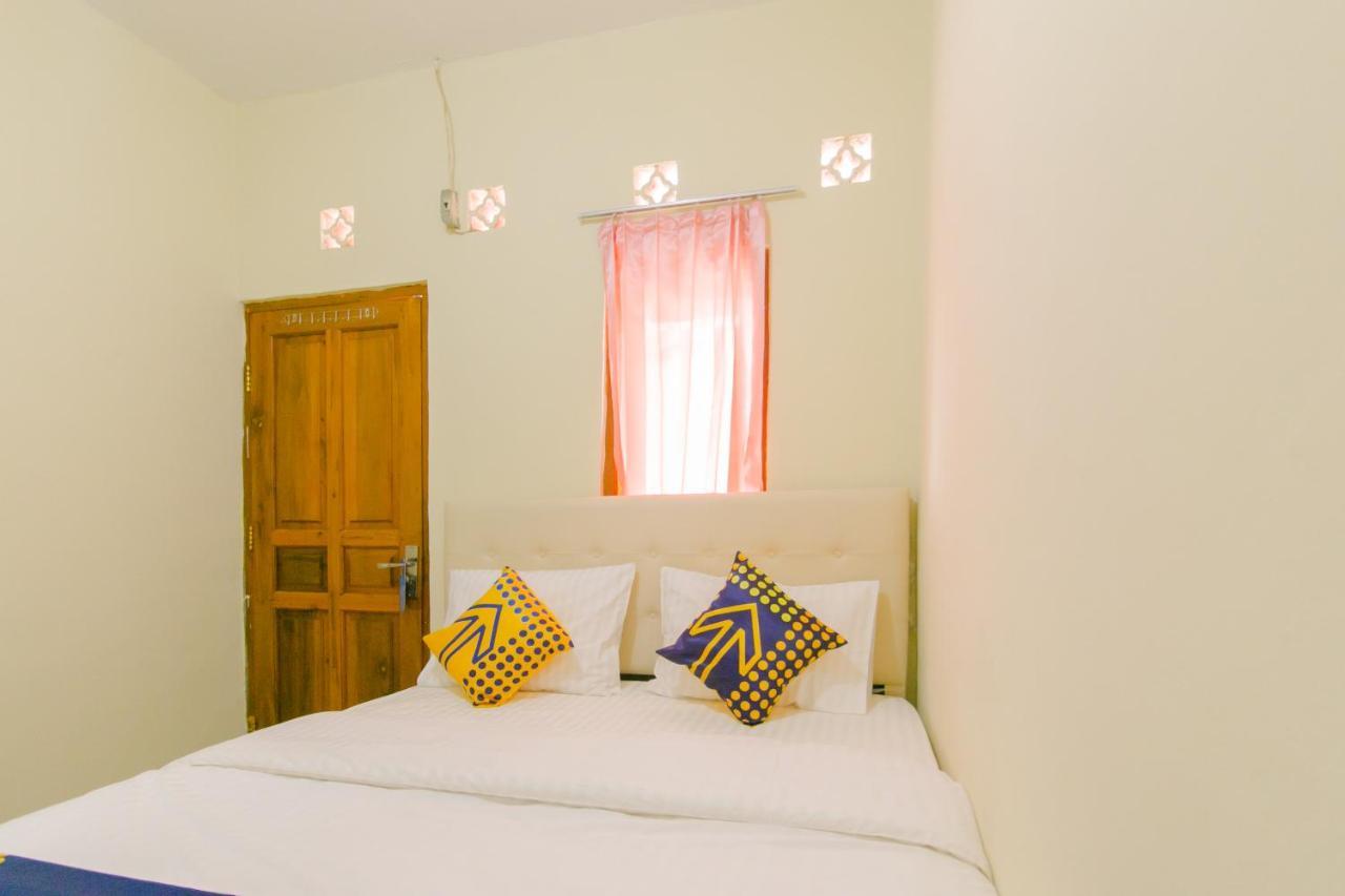 Ayu Homestay Syariah Sukabumi Exterior photo
