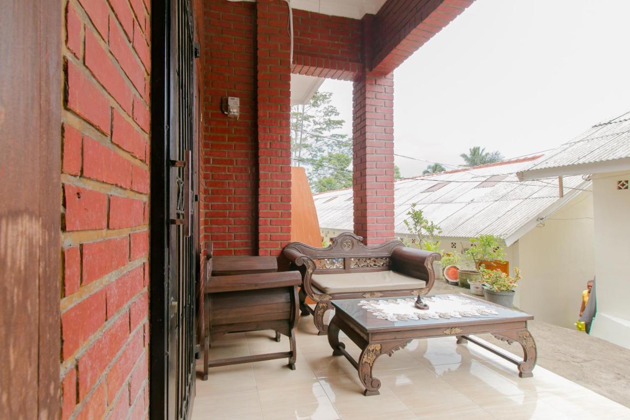 Ayu Homestay Syariah Sukabumi Exterior photo